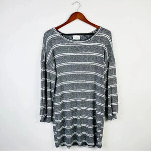 Everly Gray Striped Tunic Top Size‎ Large
